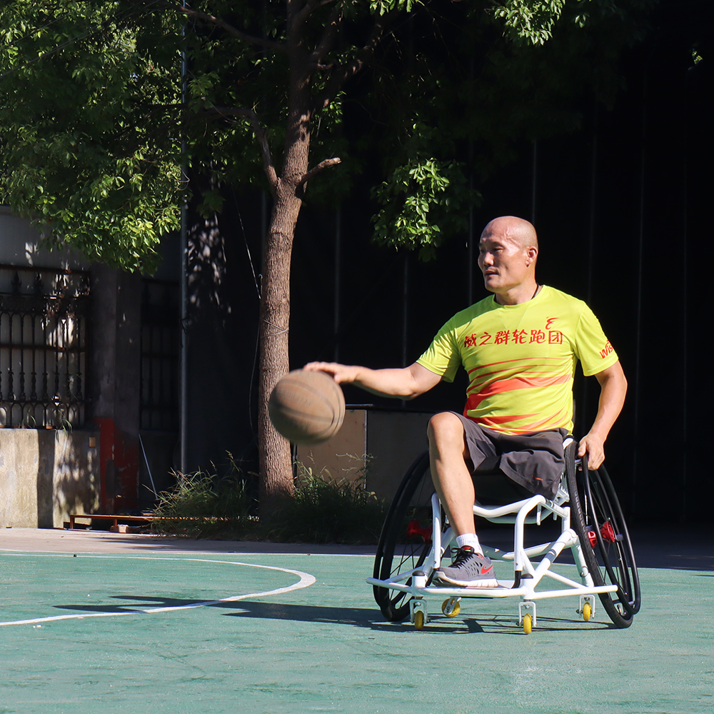 Silla de ruedas activa manual para discapacitados de baloncesto ligero de aleación de aluminio